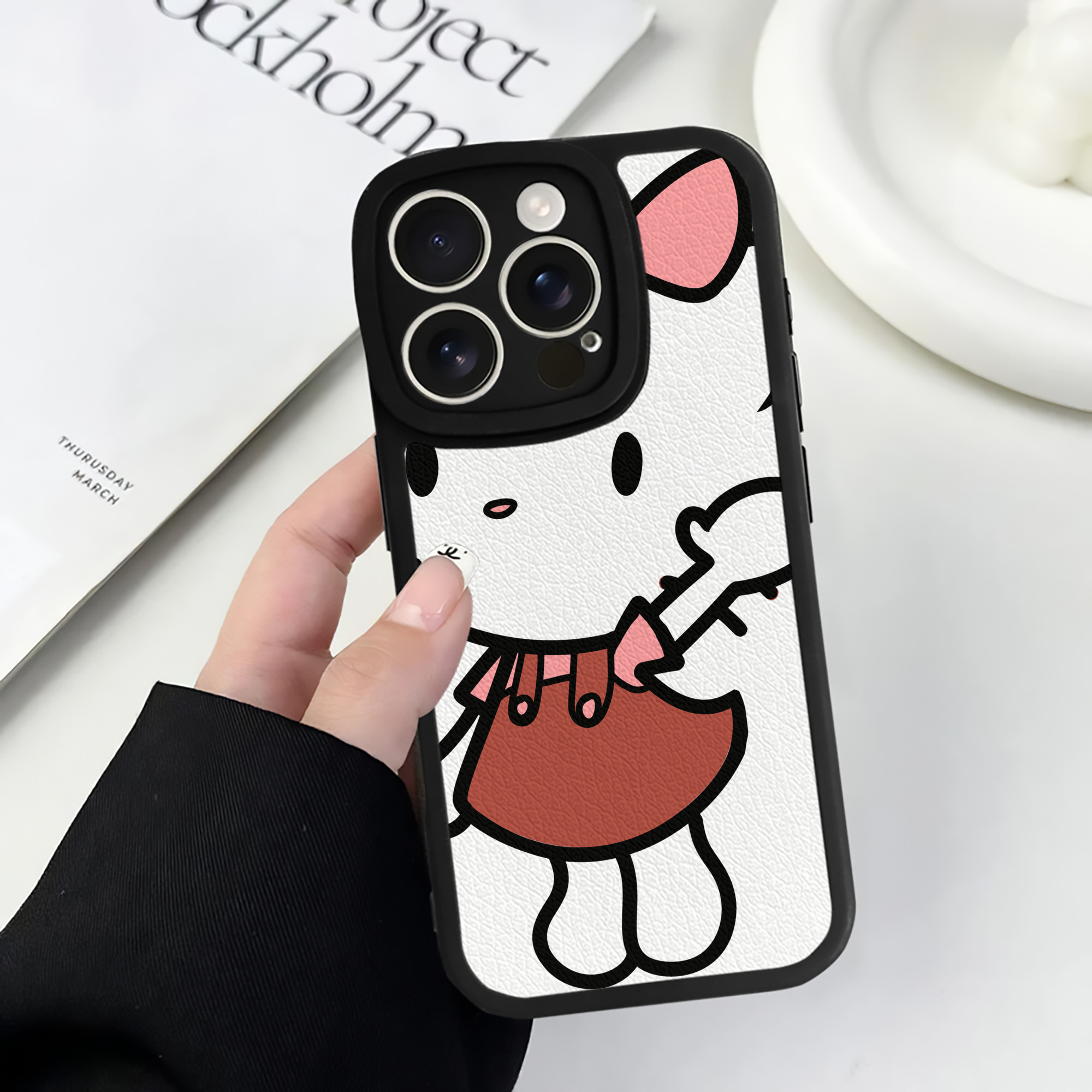 （画像用） Hello Kitty ハローキティ 【iPhone 16シリーズ対応】シリコンスマホケース（レザー調） 材質：シリコン